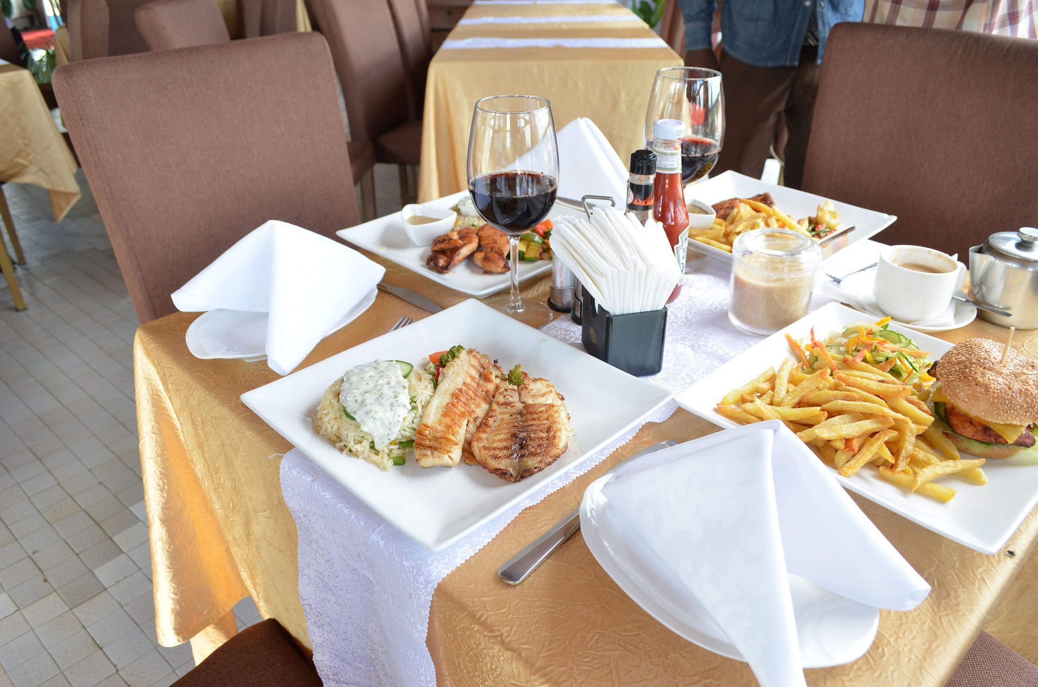 Restaurant2-2048x1357-1.jpg